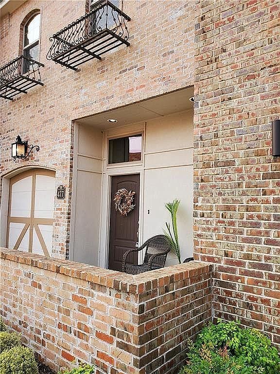 Building Photo - 477 S Fretz Ave