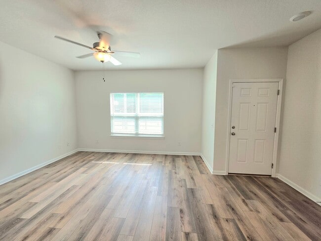 Photo - Spacious 2-Bedroom Duplex