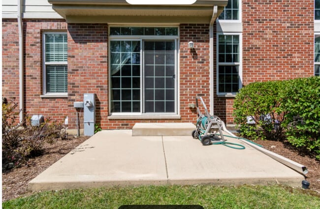 Photo - 10S449 Carrington Cir