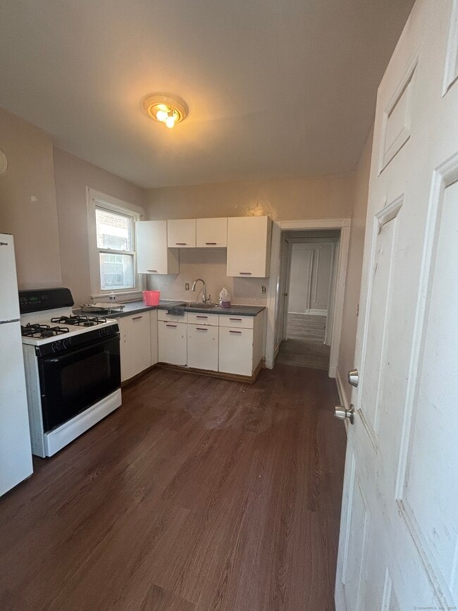 Building Photo - 401 Dover St Rental