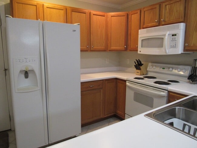 Photo - Lakefront 2 bedroom Condo For Rent