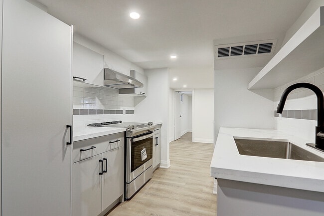 Building Photo - 130 Lambton Ave Unit BSMT