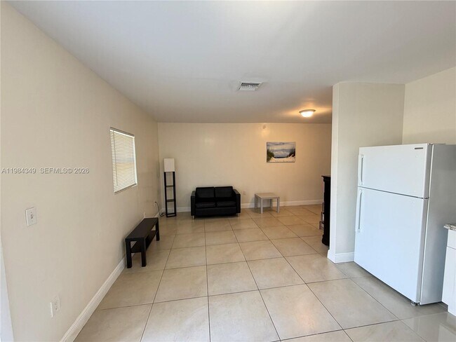 Photo - 808 NW 19th St Unidad D
