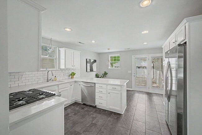 353 9th Ave N