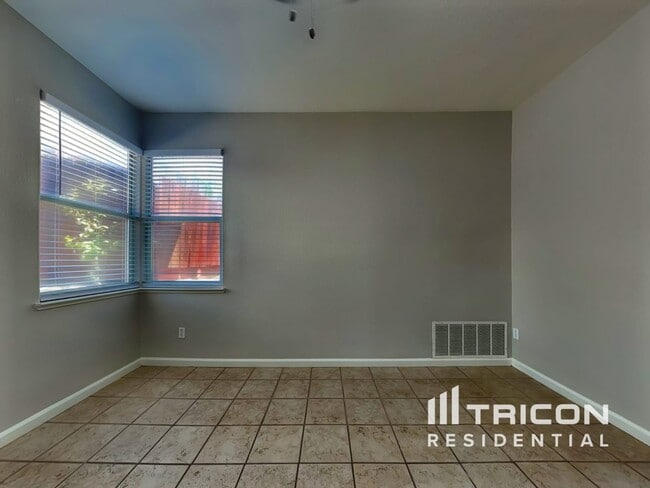 Photo - 4149 Shandwick Dr