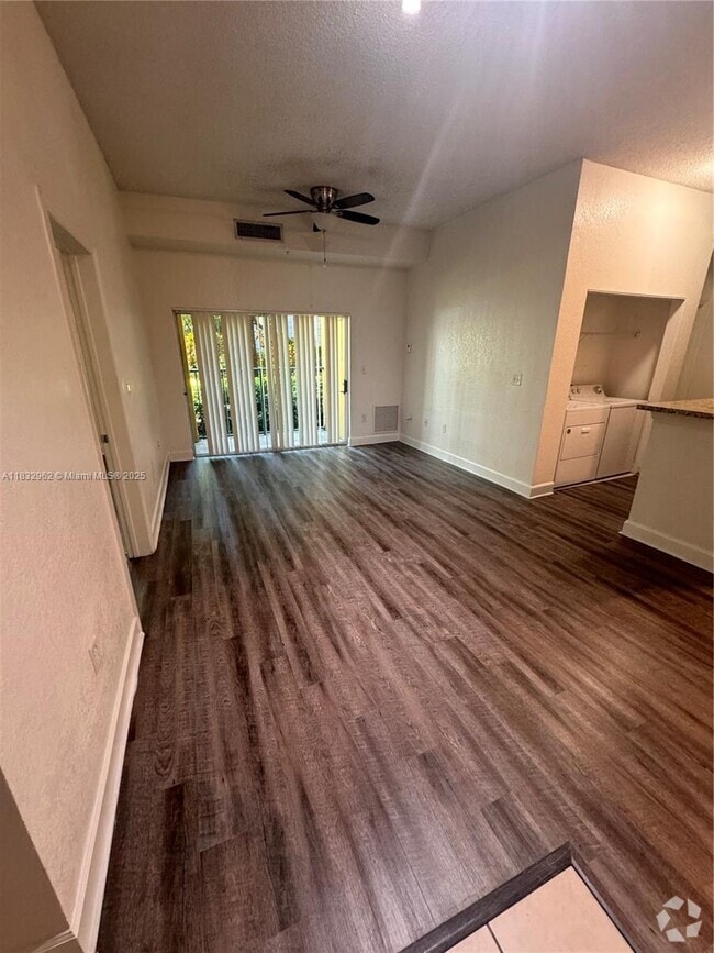 Building Photo - 6001 SW 70th St Unit 150 Rental