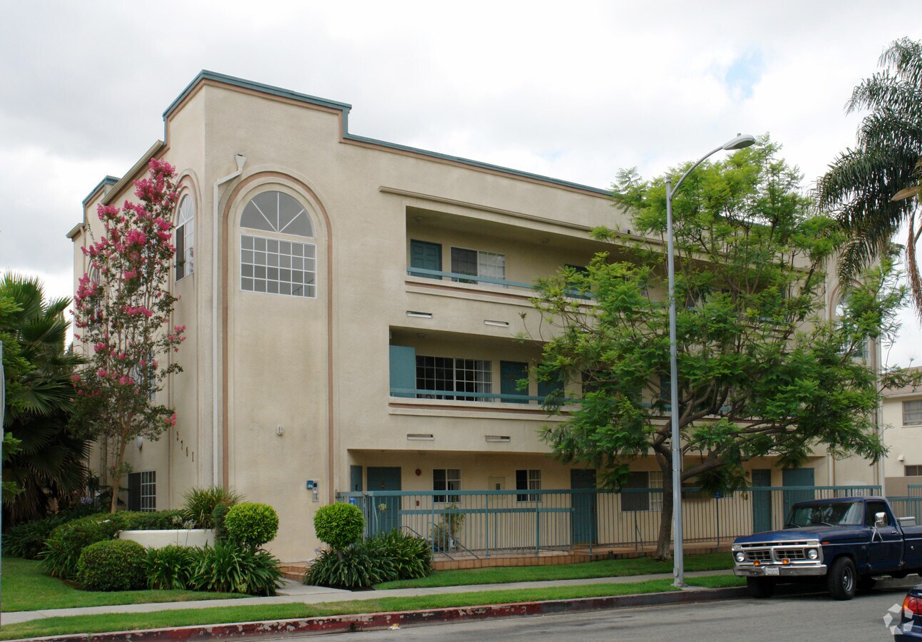 3701 Hughes Ave - 3701 Hughes Ave Apartments