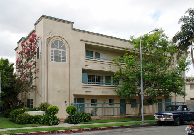 Building Photo - 3701 Hughes Ave Rental