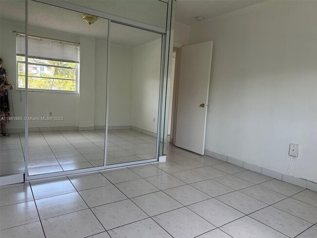 Photo - 1801 NE 140th St Unidad 111