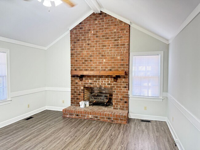 Photo - 1136 Beechwood Dr