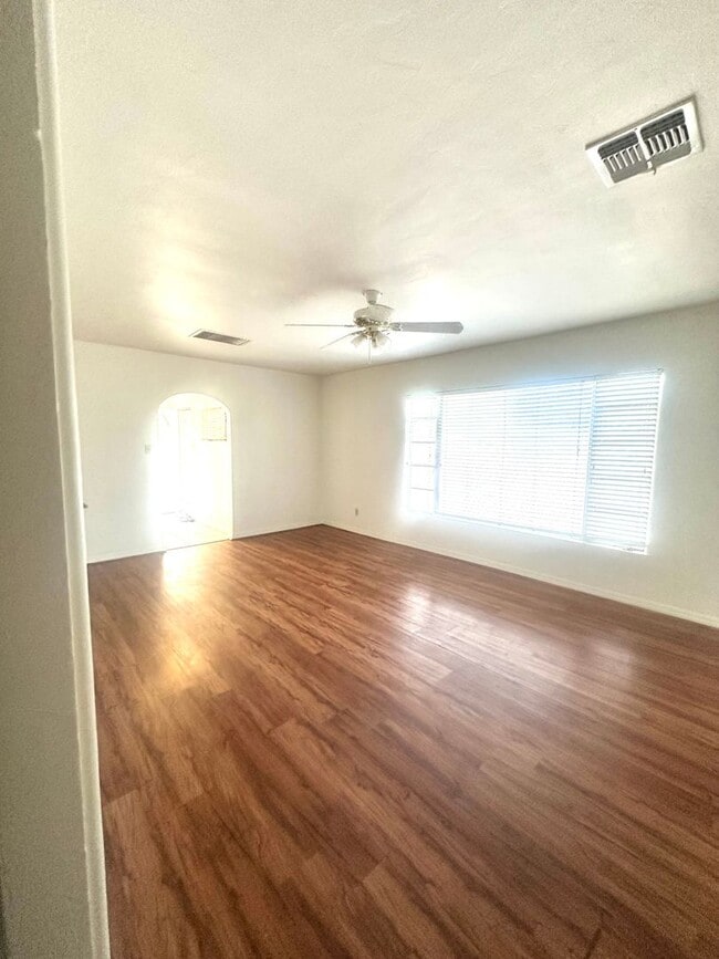 Photo - 801 N Gilbert Ave Unit 1