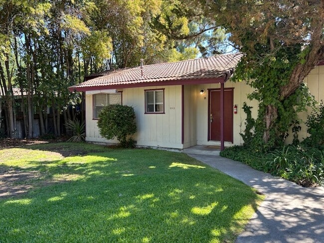 Building Photo - Large 2 bedroom 1.5 Bath Westside Duplex (... Rental