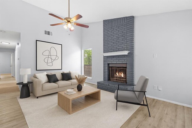 Photo - 618 Rollingway Dr