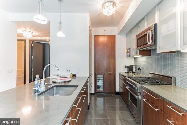 Photo - 1414 S Penn Square Unidad 19H