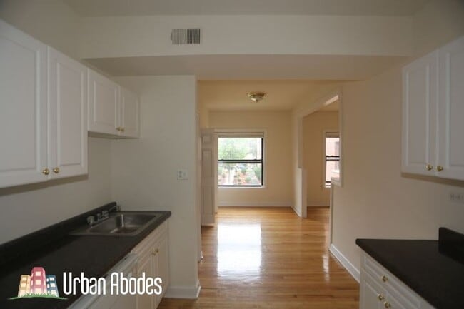 Photo - 822 W Waveland Ave Unit M00B