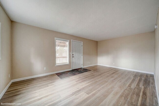 Photo - 104 N Colville Rd Unit 104 N Colville Rd