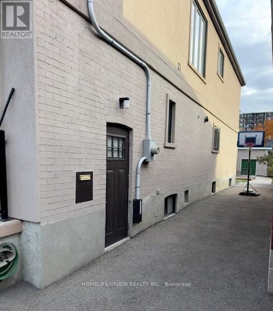 Photo - 165 Torrens Ave