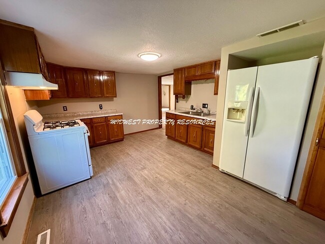Photo - 405 Benton St