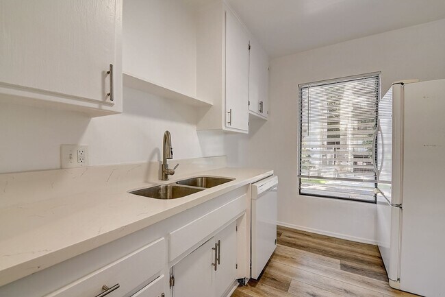 Photo - 7057 Lanewood Ave