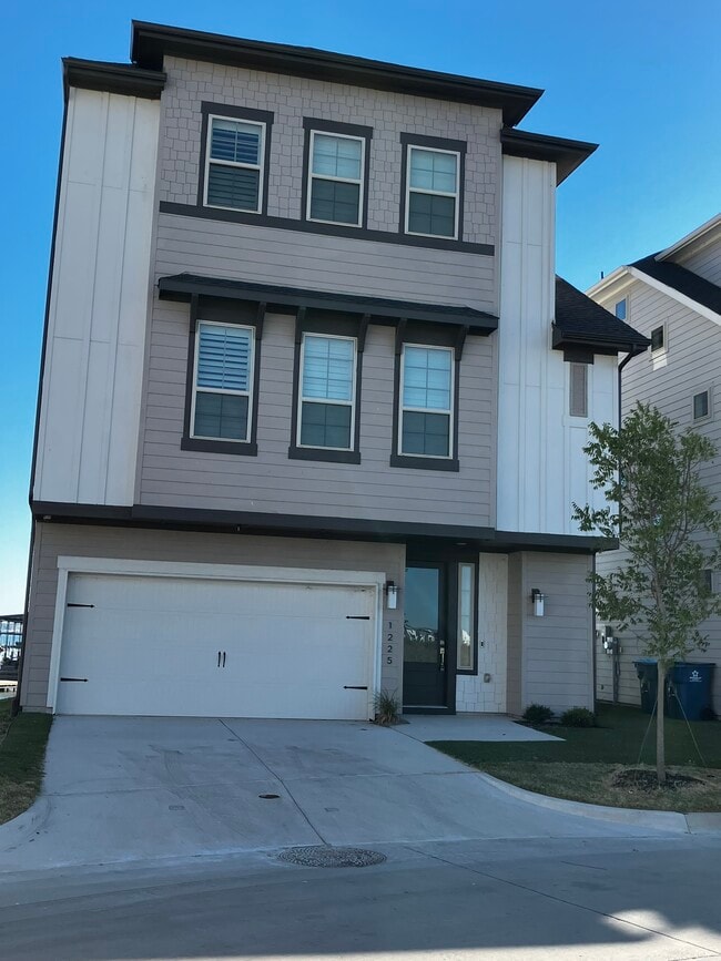 Photo - 1225 Marc Pl