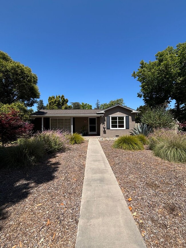 Charming 2 Bedroom 1 Bathroom Home in Palo... - Charming 2 Bedroom 1 Bathroom Home in Palo...