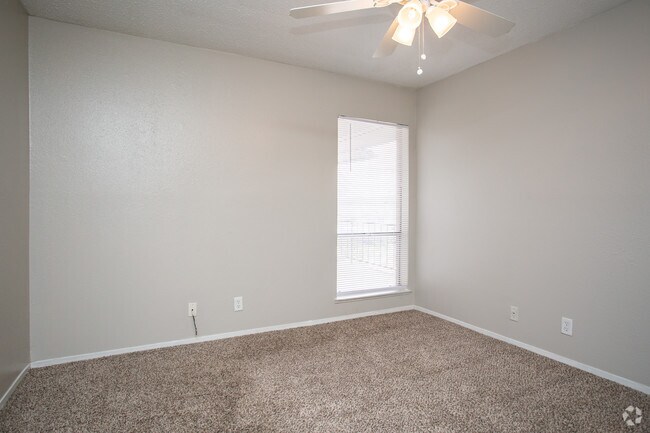 2 BR, 2 BA - 950 SF