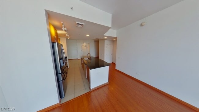 Building Photo - 200 W Sahara Ave Unit 1110