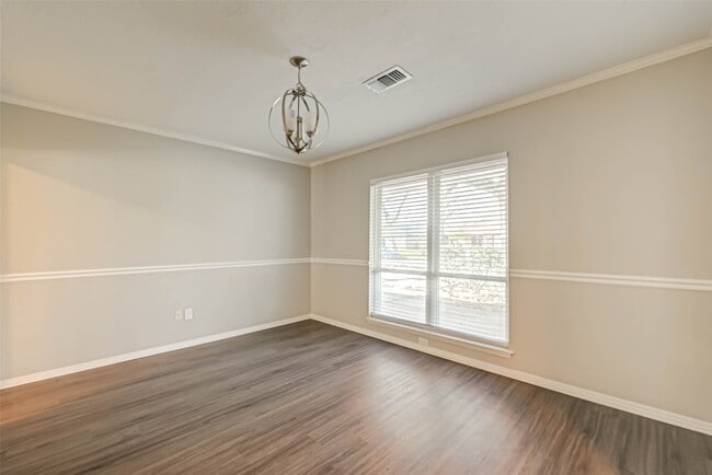 Photo - 910 Redway Ln