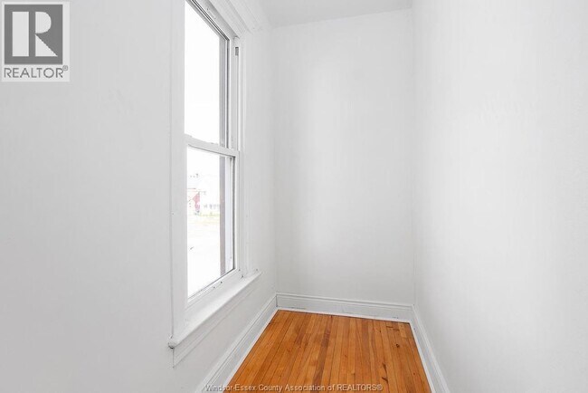 Photo - 1567 Cataraqui St