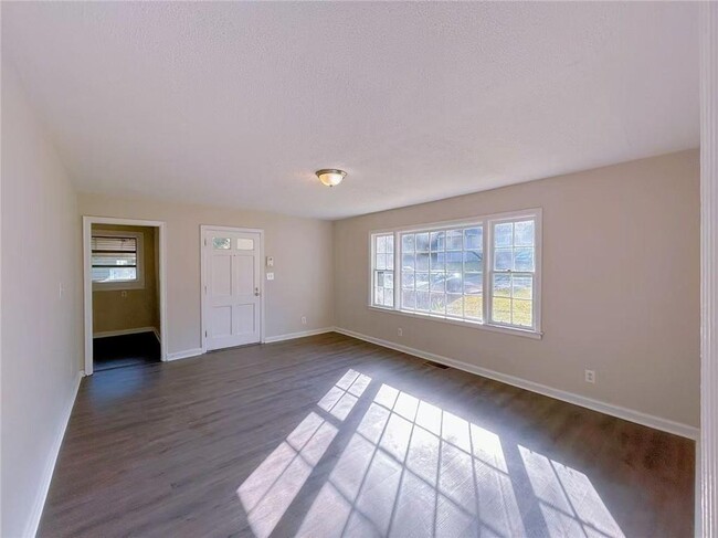 Photo - 2126 Ivydale St