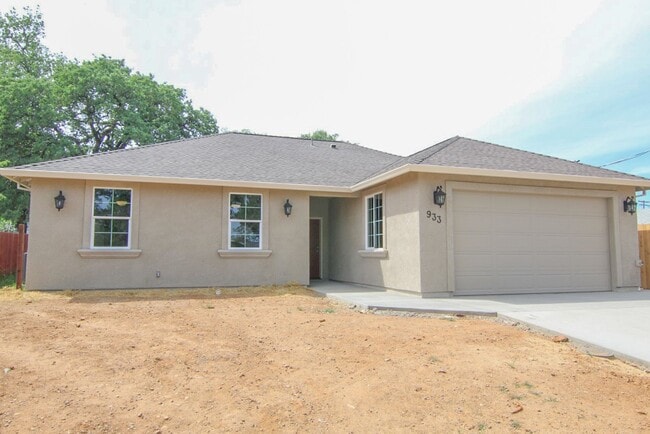 Building Photo - New Construction Home for Rent in Redding CA | Solar, Fenced Yard, 2 Car Garage