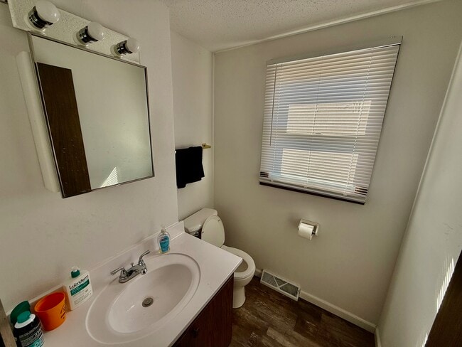 Photo - 902 Cedar River Dr NW