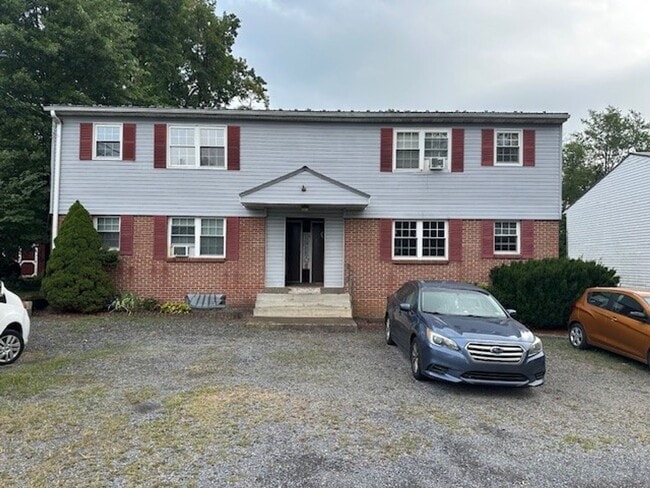 Building Photo - 696 Walborn Rd Unit 3 Rental