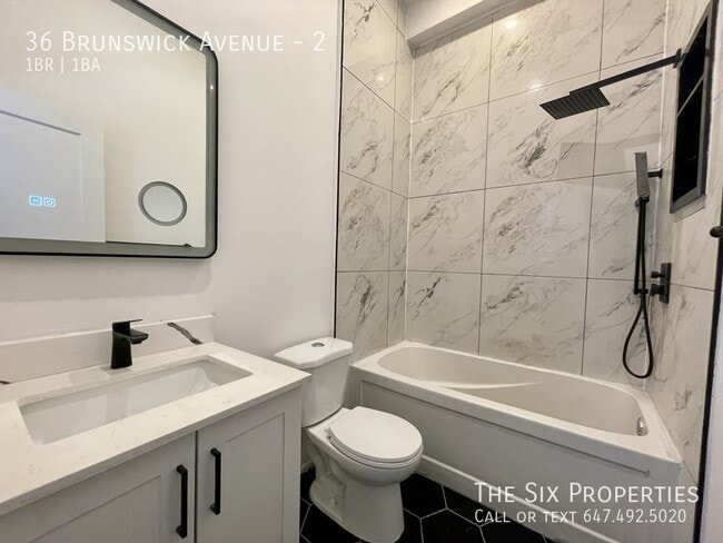 Building Photo - Brand New Bachelor Apartment in the Heart of Downtown Unit 2