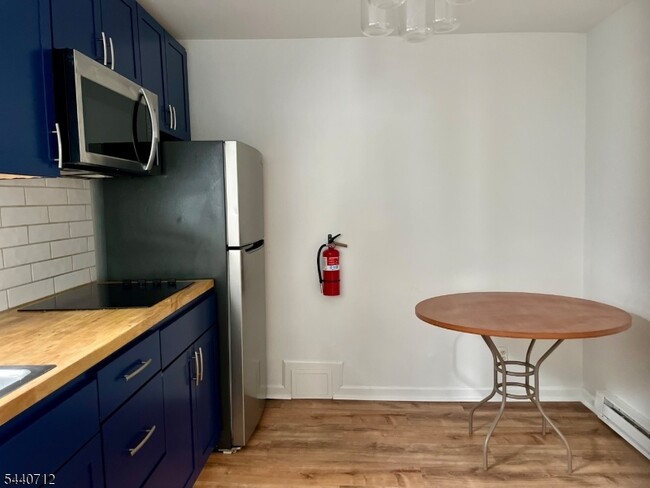 8 Newton Ave Unit 2
