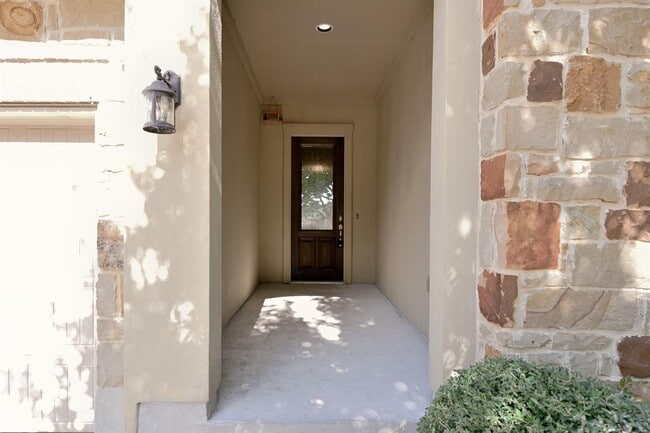 14000 Tyburn Trail
