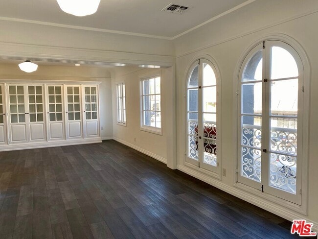 Photo - 619 S La Brea Ave Unidad 2nd Floor