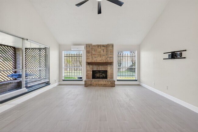 Photo - 7534 8 Willows Rd