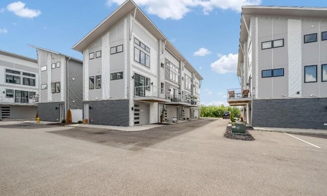 Building Photo - 631 Fairview Ave NE Unit 631 Fairview Ave NE 2 Rental