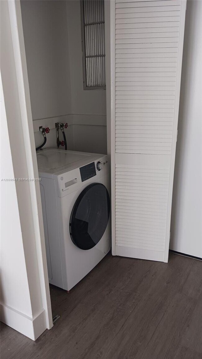 Photo - 1440 Brickell Bay Dr Unit 509