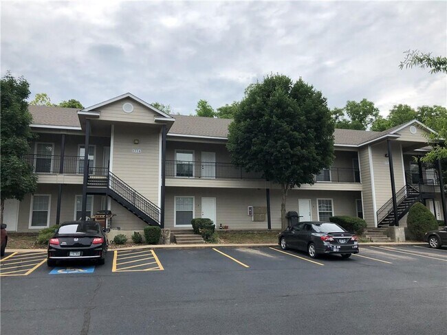 Photo - 1774 N Gregg Ave Unidad 7