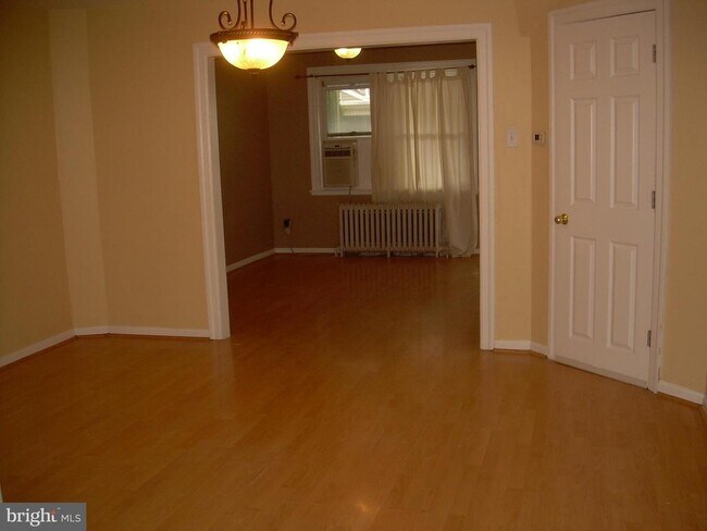 Photo - 996 Anchor St