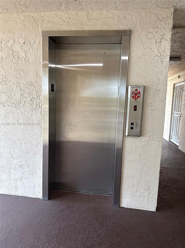Photo - 6751 N University Dr Unidad 216