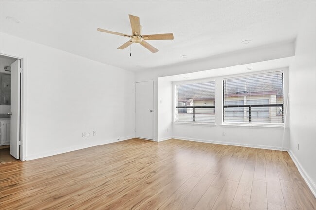 Photo - 2409 Bering Dr Unidad 4