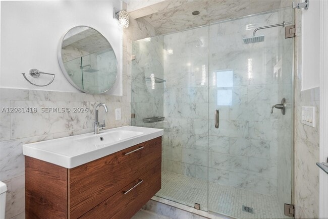 4258 N Michigan Ave