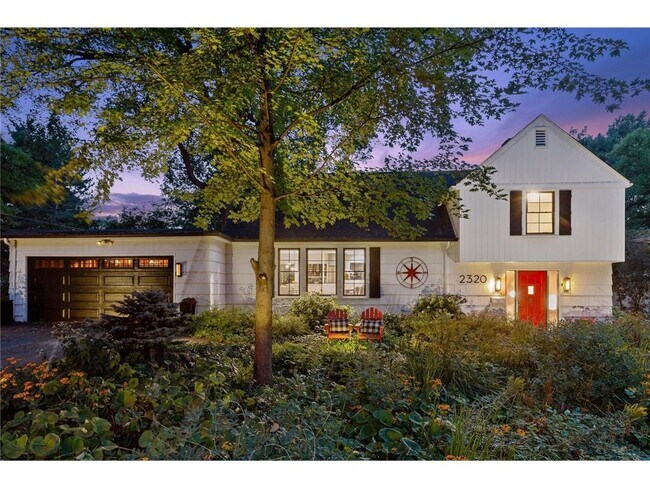 Photo - 2320 Parklands Rd