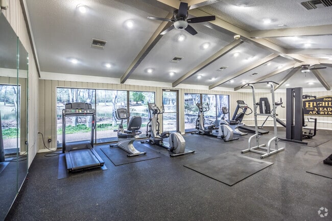 2 BR, 1.5 BA - 950SF
