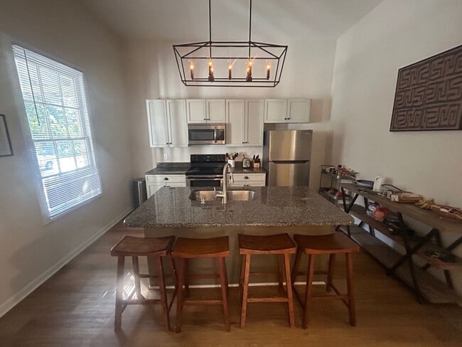 Photo - 827 Silver St