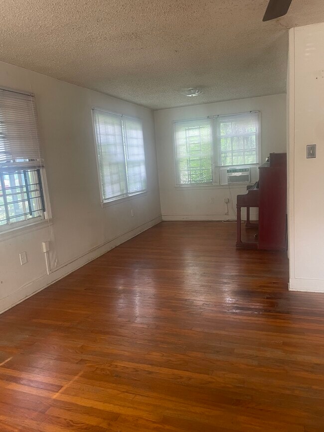 Photo - 849 Geranium St