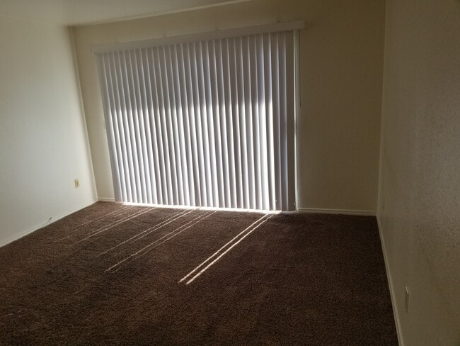 Building Photo - 8070 W Russell Rd Unit 2119